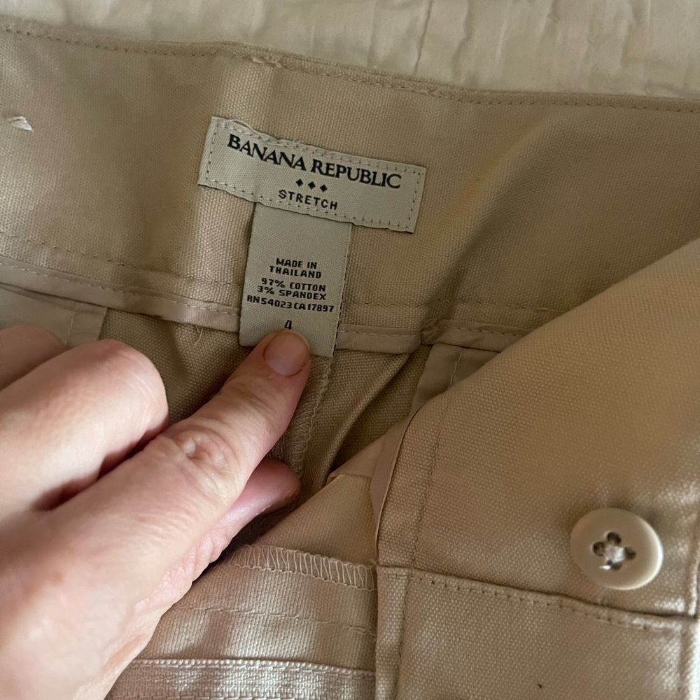 Khaki banana republic Bermuda shorts size 4
